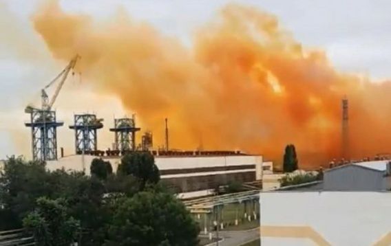 После аварии на химзаводе под Ровно синоптики предупреждают о возможных кислотных дождях