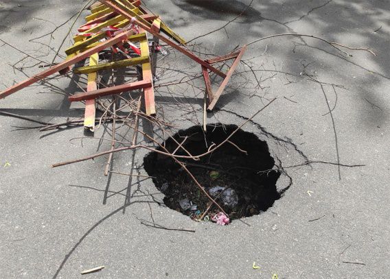 Провал у детского городка «Сказка» образовался над ле́дником старого рынка