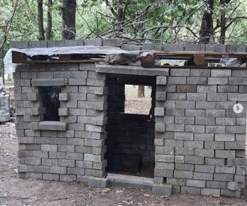 В сквере «Николаевский» выросла «хатынка» из тротуарной плитки