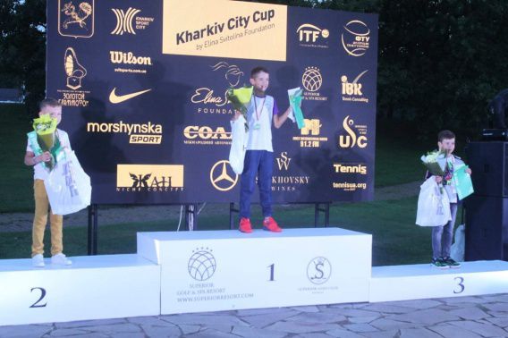 Николаевский теннисист Старых привез награду турнира в Харькове на призы Элины Свитолиной