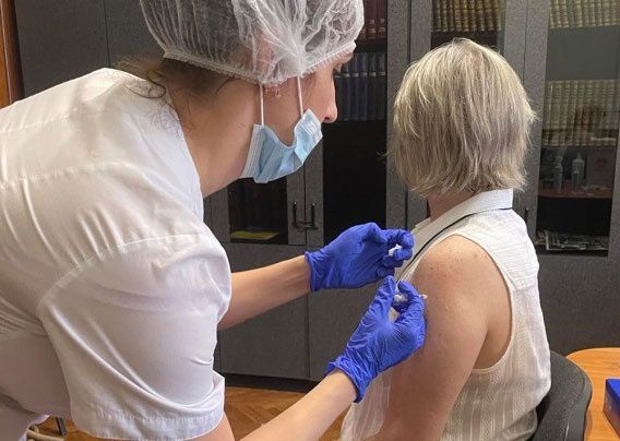 Только в двух учебных заведениях Николаева количество вакцинированных работников превышает 80 процентов