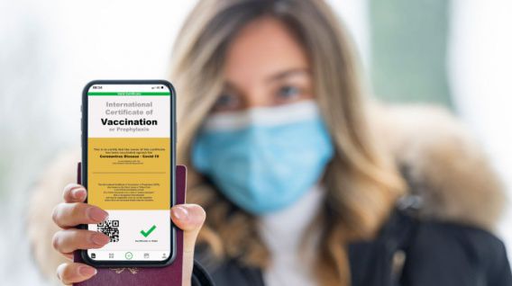 Для вакцинированных украинцев в случае локдауна будут поблажки. Что планируют разрешить