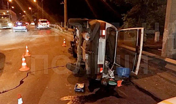 Патрульная полиция выложила видео погони за пьяным водителем, который перевернулся на Варваровском мосту