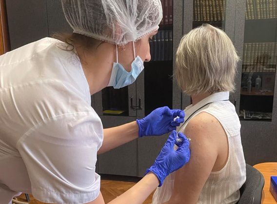 Более 40 процента николаевцев привиты от ковид-19