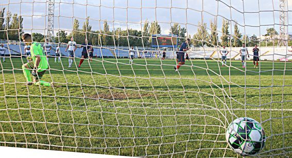 Молодым «волкам» пока не по зубам МФК «Николаев». Фото результативного матча
