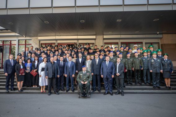 В Киеве наградили отважного николаевского спасателя