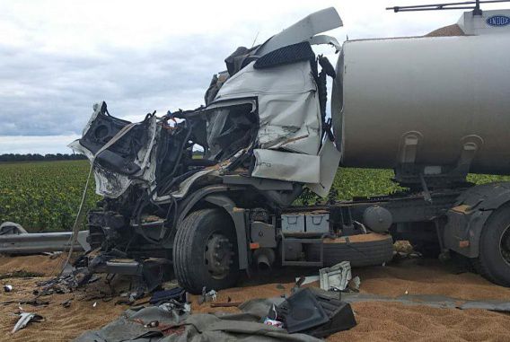 Авария двух фур под Михайловкой перекрыла трассу Н-11