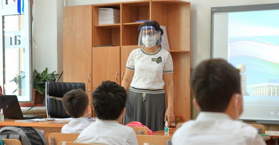 В Управлении Гоструда отстояли интересы учительницы, которую директор школы принуждал привиться от ковида