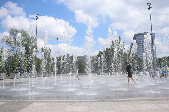 Пропала женщина, фотографировавшаяся у фонтана на Соборной площади Николаева