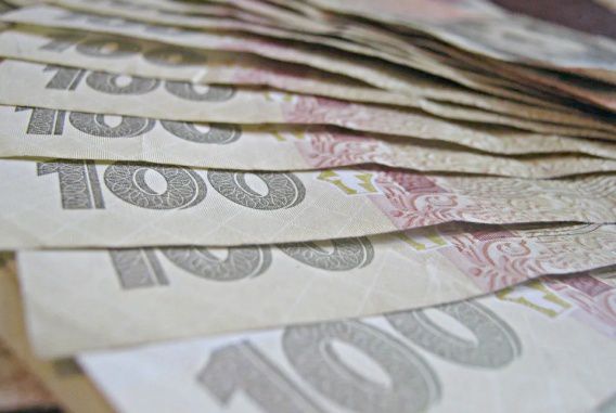 В банкоматах все чаще стали попадаться фальшивые гривны: как распознать подделку