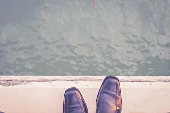 Николаевские патрульные спасли мужчину, который хотел прыгнуть с Ингульского моста