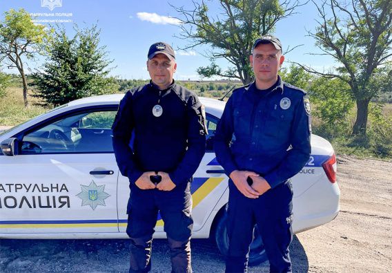 Николаевские патрульные помогли вовремя доставить женщину в больницу