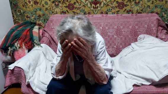Поймали жуликов, которые выманили у 95-летней николаевской бабушки все ее сбережения