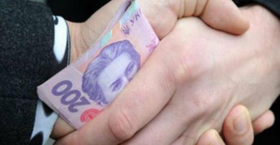 Полицейского в Николаевской области спровоцировали на взятку