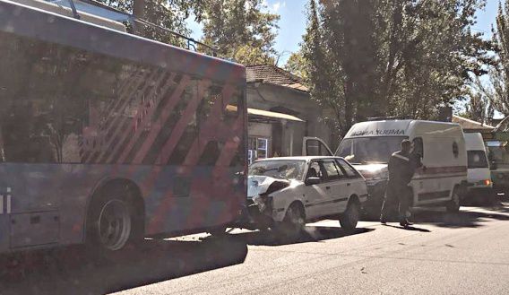 Попал в аварию новый николаевский троллейбус, который сегодня впервые вышел на маршрут