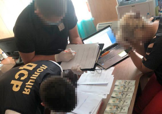 За торговлю гражданством Украины отдали под суд заведующую Николаевским сектором миграционной службы