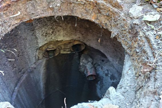 В Николаеве отключили три незаконные врезки жителей к коллектору