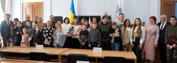 В Николаеве наградили приемных родителей и родителей-воспитателей