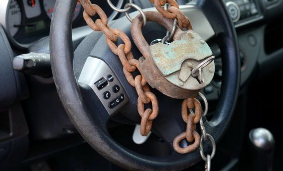 У николаевца за долги перед тепловиками арестовали автомобиль BMW