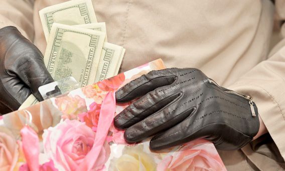 Чиновников из Государственной исполнительной службы Николаева поймали на систематических взятках