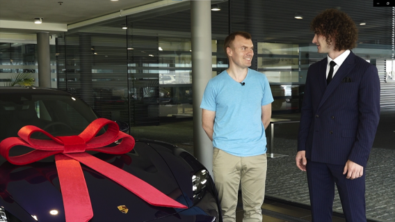 «АТБ заряджає тебе»: победителям вручили десять новых электромобилей и роскошный Porsche Taycan