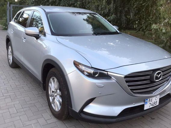 В Николаеве из-под подъезда на Центральном проспекте угнали Mazda CX-9