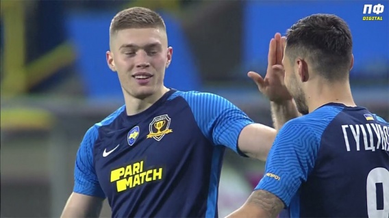 Довбик сделал дубль и не забил пенальти