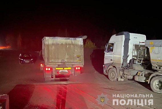 Возле карьера в Николаевской области под колесами фуры погиб мужчина
