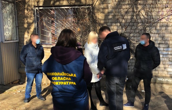 На взятке в 100 тысяч гривен попалась николаевская чиновница