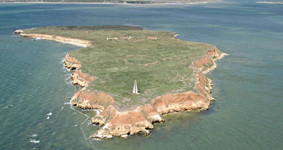 К берегу острова Березань прибило перевернутую лодку и двух утопленников