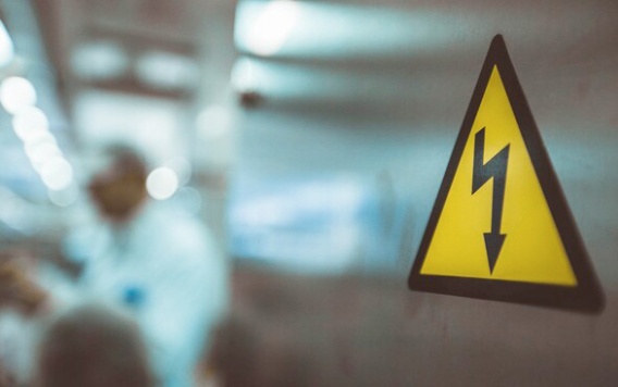 13-летний мальчик получил удар током и ожоги I степени при попытке сделать селфи на цистерне