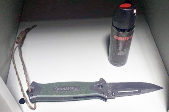 Посетители николаевских судов идут на заседания с ножами, шокерами и баллончиками