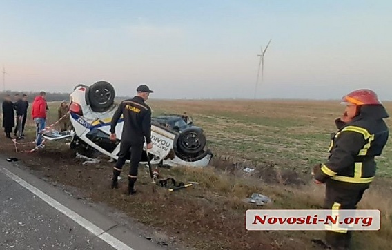 На трассе Николаев-Одесса разбились автомобили с детьми и полицейскими