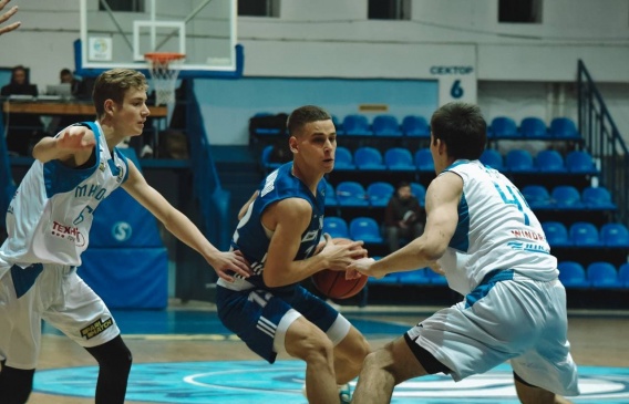 Сегодня в «Надежде» играли дублеры МБК «Николаев» и «Днепра»