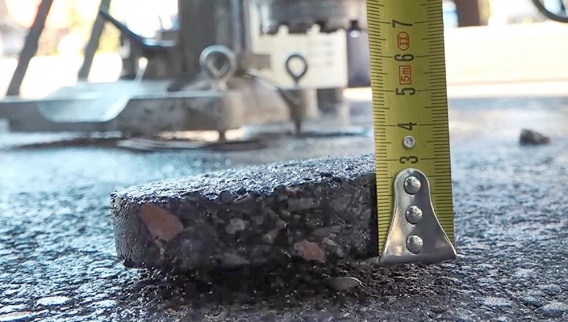 В Николаеве подрядчик, ремонтировавший дорогу, «не доложил» асфальта