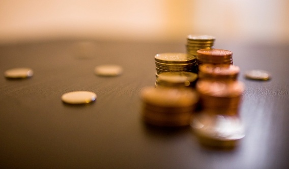 Дорогие продукты, коммуналка и низкие зарплаты больше всего волнуют украинцев - опрос