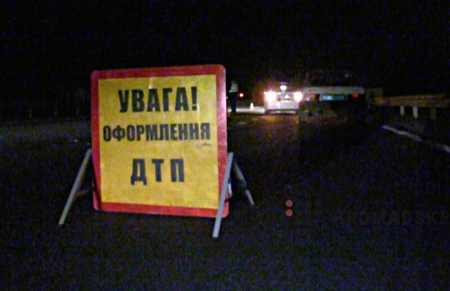 Под Николаевом автомобиль сбил мать с ребенком, водитель скрылся с места происшествия