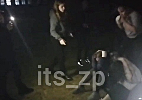 Из-за поцелуя с парнем: девушки-подростки избили трех школьниц и требовали у них деньги