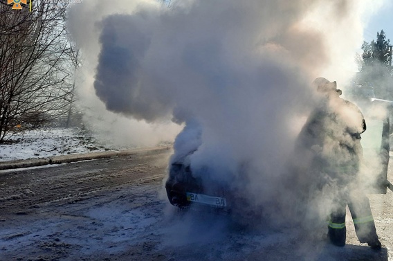 На Николаевщине сгорел «Фиат» на кировоградских номерах