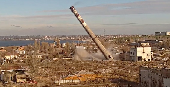 На «Океане» подорвали 96-метровую трубу котельной (видео)