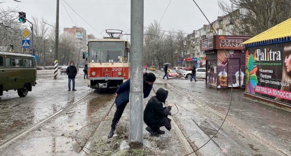 Из-за непогоды в Николаеве не ходят только два маршрута трамваев