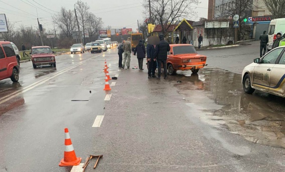 Калека на костылях погиб в Николаеве под колесами автомобиля