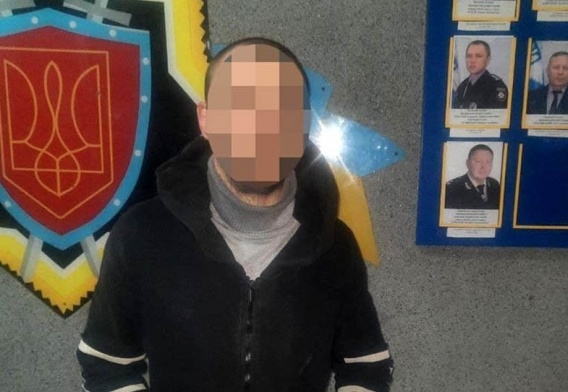 Ранним утром вор-одиночка попытался взломать магазин мобильной связи в Николаеве