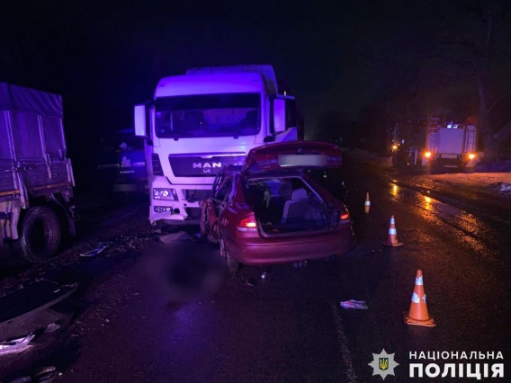 Вчера в полночь в Николаеве разбились насмерть водитель и пассажир легкового авто