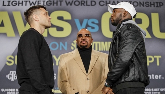 Николаевский боксер Деревянченко в Лос-Анджелесе заглянул в глаза Коню