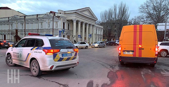 В Николаеве заминировали здание мэрии - перекрыта улица Адмиральская