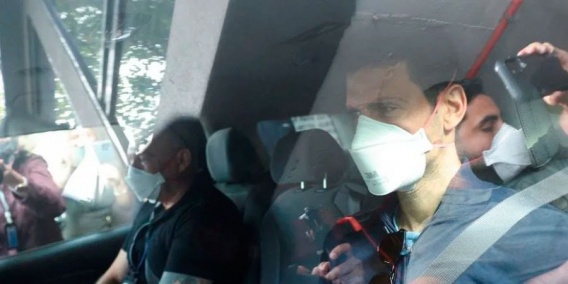 Теннисиста Новака Джоковича со скандалом выдворили из Австралии