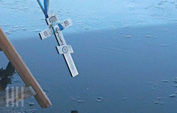 Как правильно набирать воду на Крещение - тара и дата