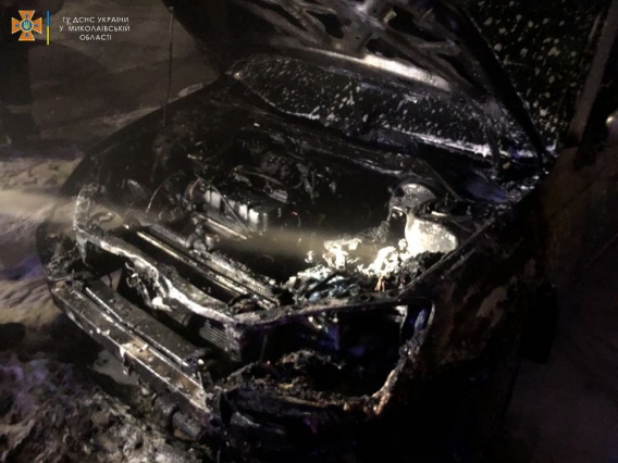 Ранним утром в Николаеве сгорел автомобиль