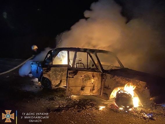 В Николаевской области прямо на трассе загорелись «жигули»
